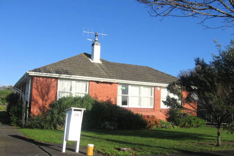 Photo of property in 39 Exeter Crescent, Takaro, Palmerston North, 4412