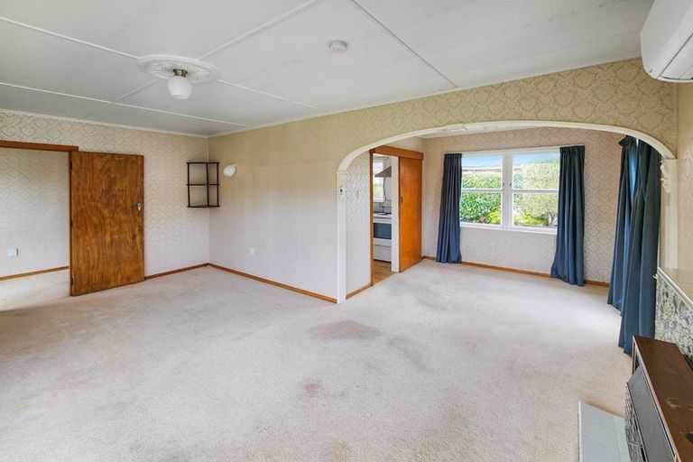 Photo of property in 30 Karamu Crescent, Wainuiomata, Lower Hutt, 5014