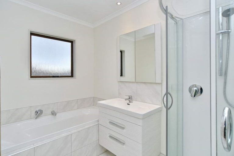 Photo of property in 15 Sonning Place, Redwood, Christchurch, 8051