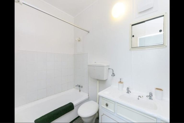 Photo of property in Hobson Court Flats, 27/70 Hobson Street, Thorndon, Wellington, 6011