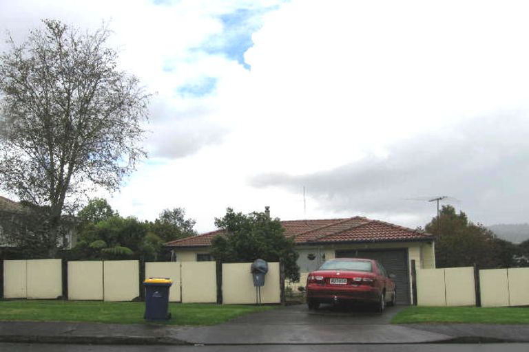Photo of property in 5 Stallard Place, Glen Eden, Auckland, 0602