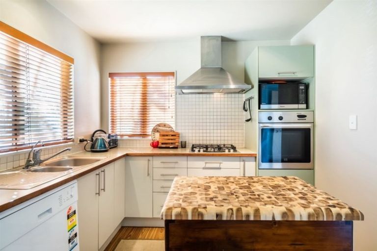 Photo of property in 1/48 Schnapper Rock Road, Schnapper Rock, Auckland, 0632