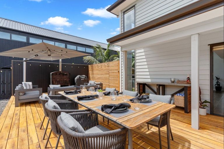 Photo of property in 15 William Blake Way, Riverhead, 0820