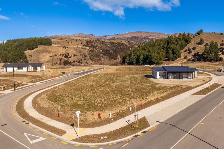 Photo of property in 2 Lake Mckay Drive, Luggate, Wanaka, 9382
