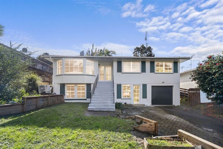 Photo of property in 14 Sovereign Place, Glenfield, Auckland, 0629