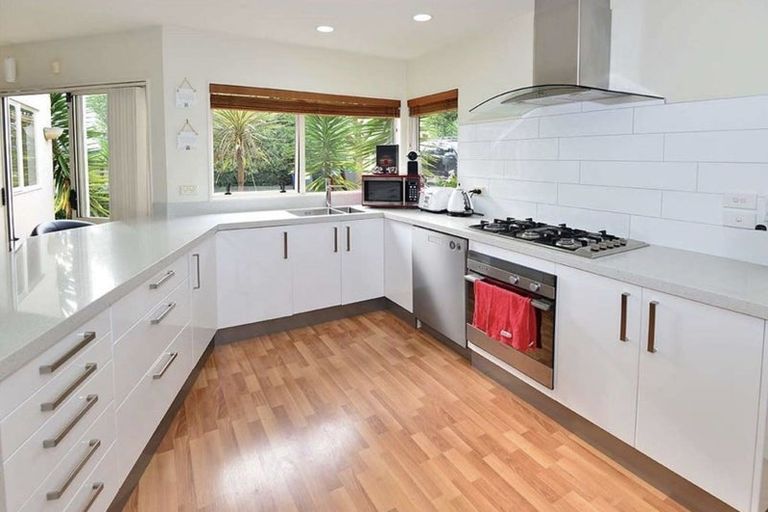 Photo of property in 31 Rifleman Rise, Unsworth Heights, Auckland, 0632