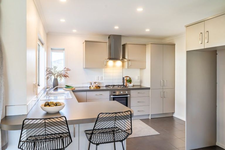 Photo of property in 42a Landsdowne Terrace, Karori, Wellington, 6012