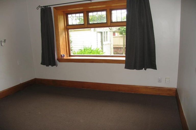 Photo of property in 60 Sandwich Road, Beckenham, Christchurch, 8023