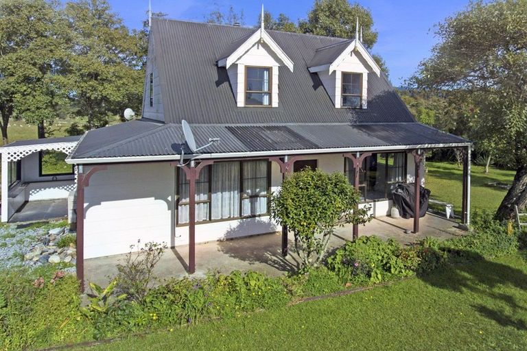 Photo of property in 2073 Takaka-collingwood Highway, Milnthorpe, Collingwood, 7073