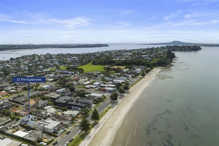 Photo of property in 22 The Esplanade, Eastern Beach, Auckland, 2012