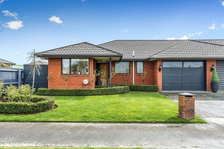 Photo of property in 39 Tyrone Street, Belfast, Christchurch, 8051