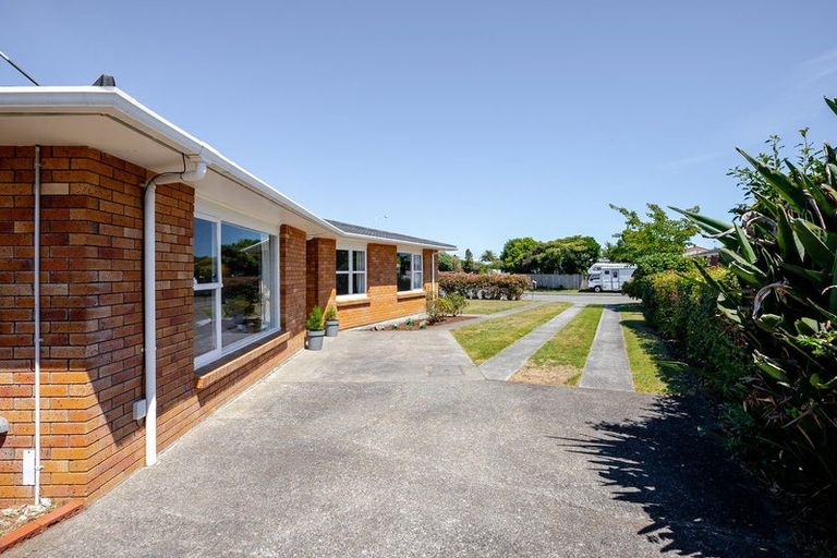 Photo of property in 41 Toru Road, Paraparaumu Beach, Paraparaumu, 5032