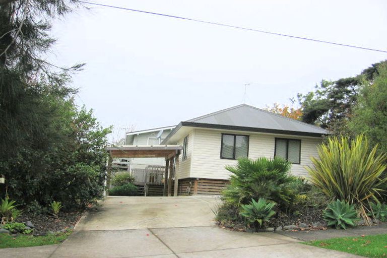 Photo of property in 2 Churchouse Road, Greenhithe, Auckland, 0632