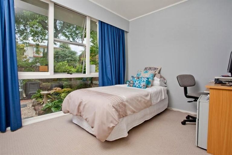 Photo of property in 1 Hume Drive, Hillcrest, Auckland, 0627