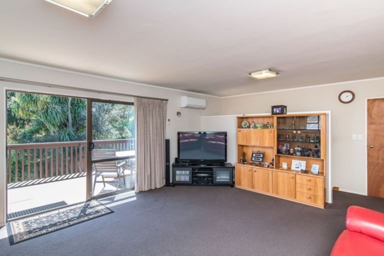 Photo of property in 16 Nugget Grove, Raumati Beach, Paraparaumu, 5032
