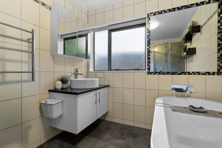 Photo of property in 6b Sheriff Place, Randwick Park, Auckland, 2105