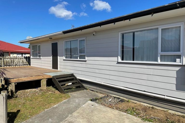 Photo of property in 49 Dungarvon Place, Clendon Park, Auckland, 2103