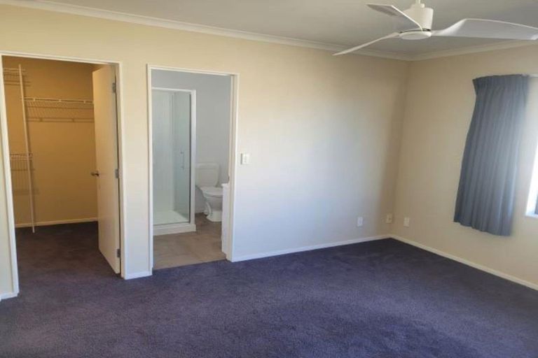 Photo of property in 15a Marchant Place, Westown, New Plymouth, 4310