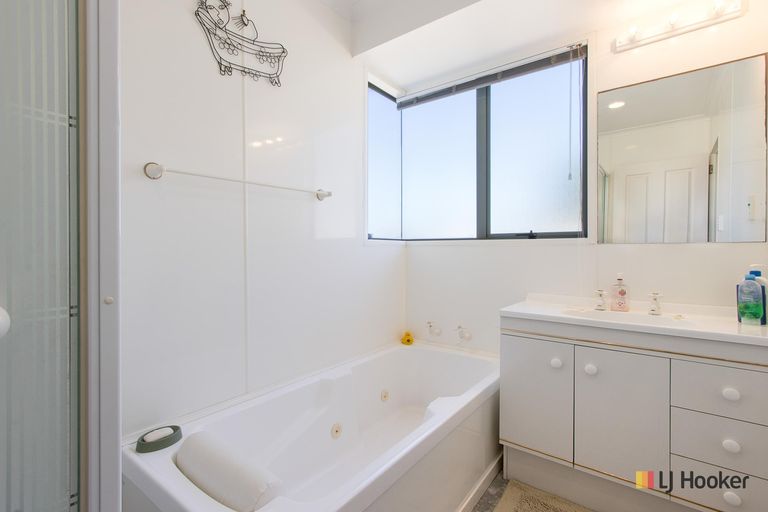 Photo of property in 10 Shaw Road, Waihi Beach, 3611