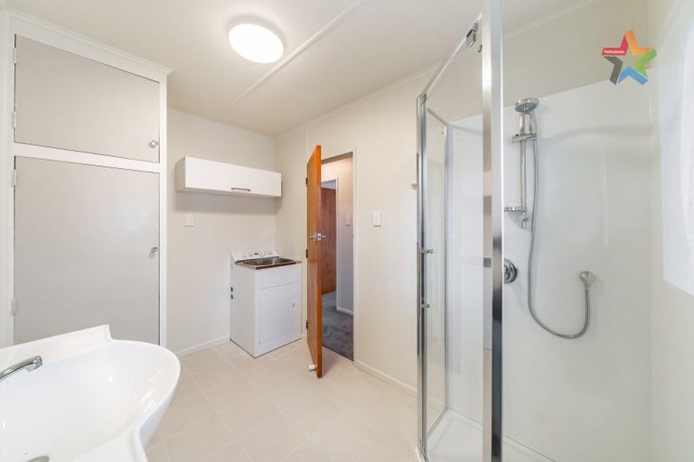 Photo of property in 293a Wellington Road, Wainuiomata, Lower Hutt, 5014