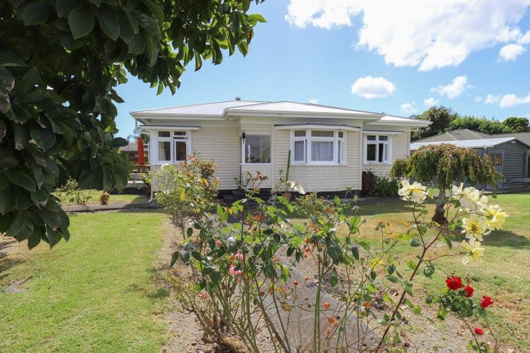 Photo of property in 11 Darlington Street, Ngatea, 3503