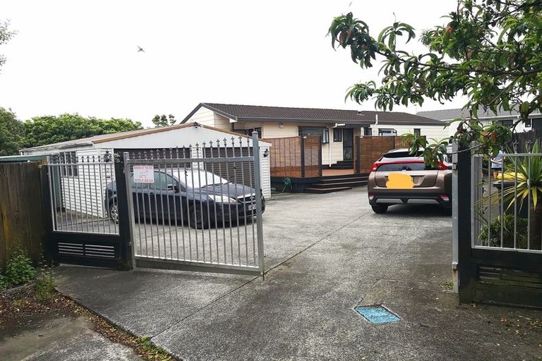Photo of property in 12 Leven Lane, Totara Heights, Auckland, 2105