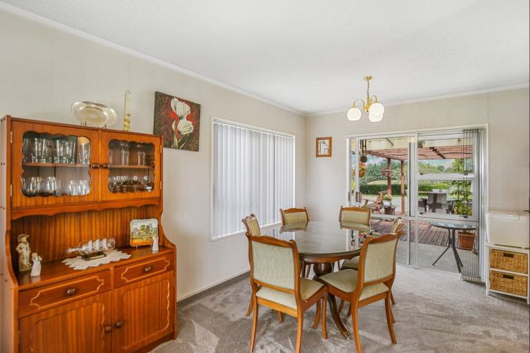 Photo of property in 213 Heatherlea Road East, Levin, 5571
