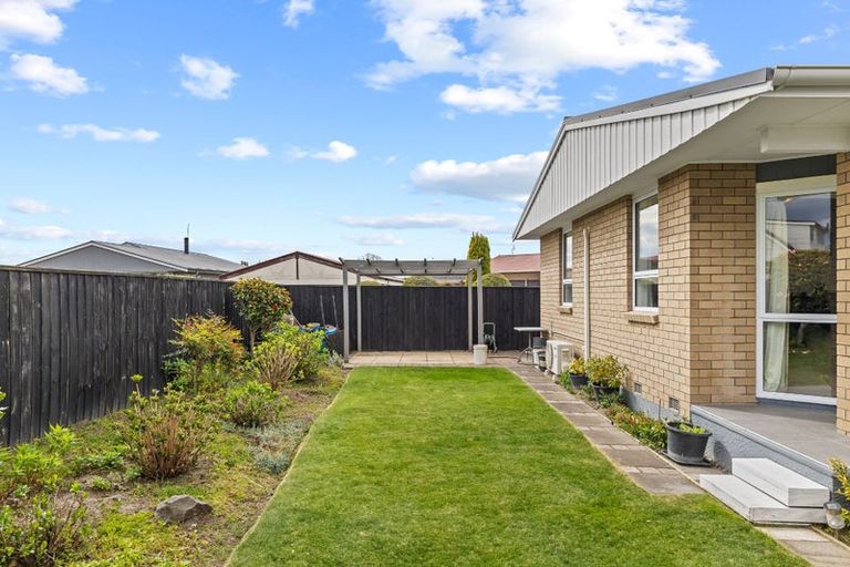Photo of property in 12 Cowper Place, Avondale, Christchurch, 8061