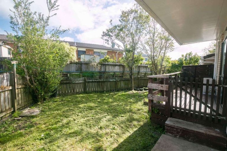 Photo of property in 1/30 Trojan Crescent, New Lynn, Auckland, 0600