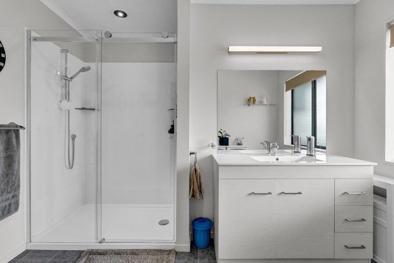 Photo of property in 20a Virginia Place, Whalers Gate, New Plymouth, 4310