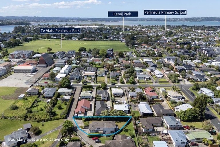 Photo of property in 20 Waione Avenue, Te Atatu Peninsula, Auckland, 0610