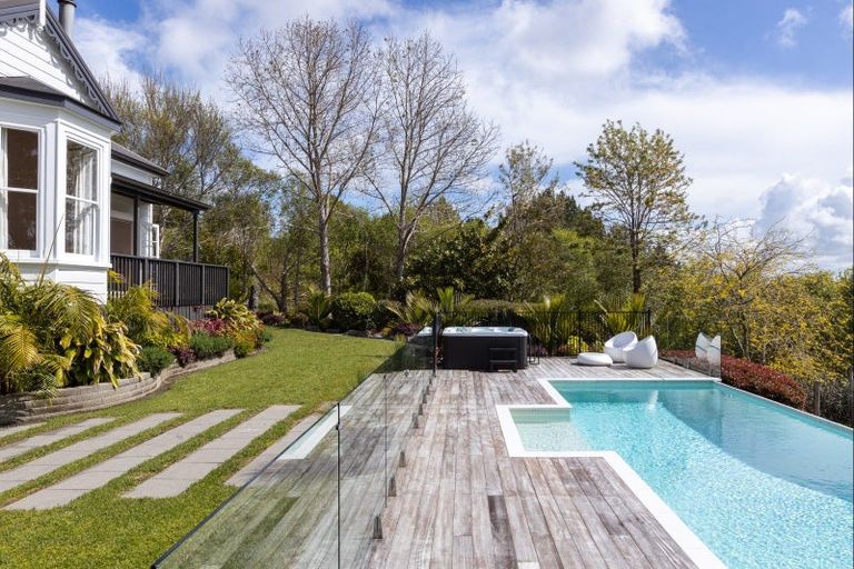 Photo of property in 340 Paremoremo Road, Paremoremo, Auckland, 0632