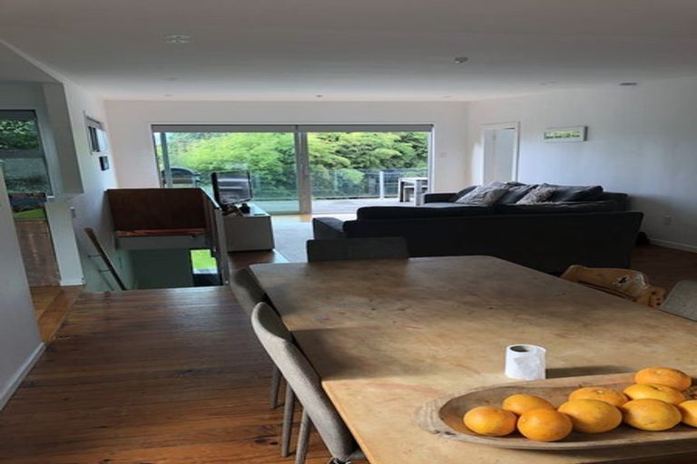 Photo of property in 32 Domain Crescent, Muriwai, Waimauku, 0881