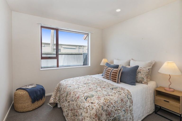 Photo of property in 2/172 Langdons Road, Northcote, Christchurch, 8052