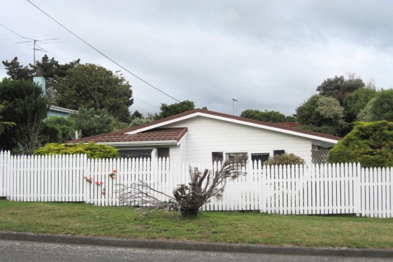 Photo of property in 8b Gavin Road, Raumati Beach, Paraparaumu, 5032