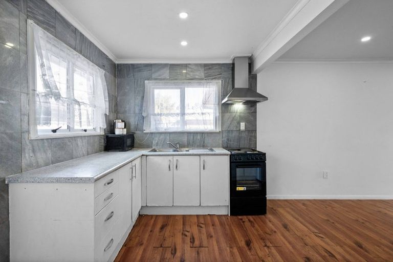 Photo of property in 8 Martin Road, Manurewa, Auckland, 2102