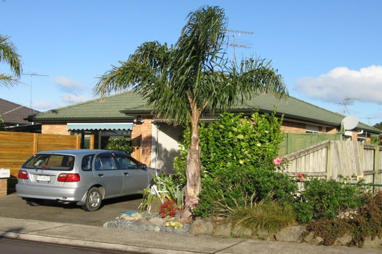 Photo of property in 17 Dan Tori Place, Orewa, 0931