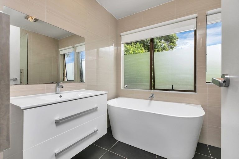 Photo of property in 493 Scenic Drive, Waiatarua, Auckland, 0612