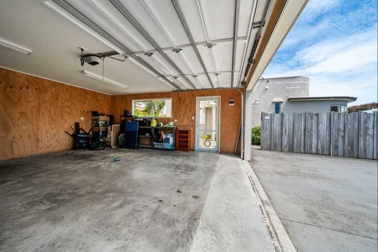 Photo of property in 180 Brooklands Road, Vogeltown, New Plymouth, 4310