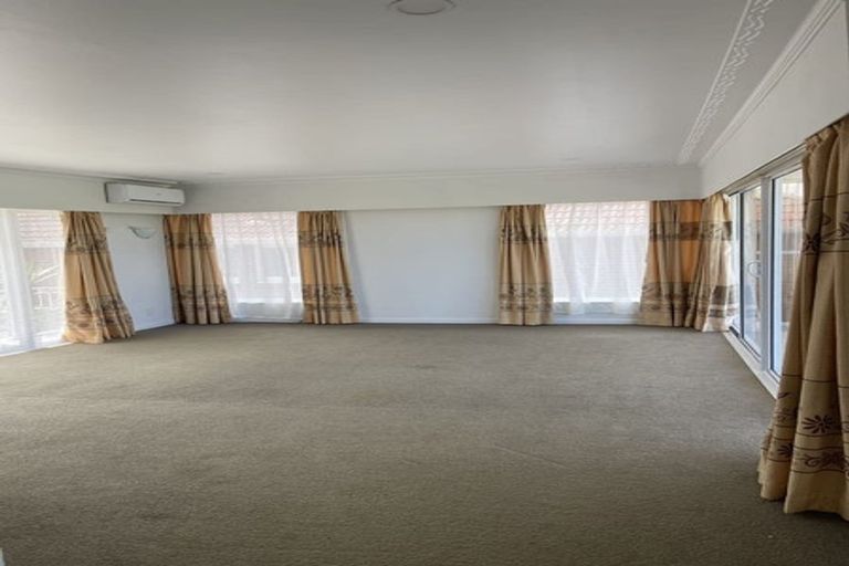 Photo of property in 233 Te Atatu Road, Te Atatu South, Auckland, 0610