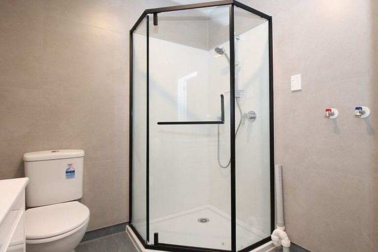 Photo of property in 4 Fruitvale Road, New Lynn, Auckland, 0600