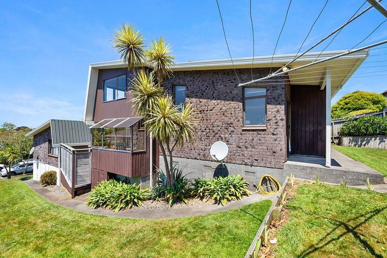 Photo of property in 8 Julian Place, Westown, New Plymouth, 4310