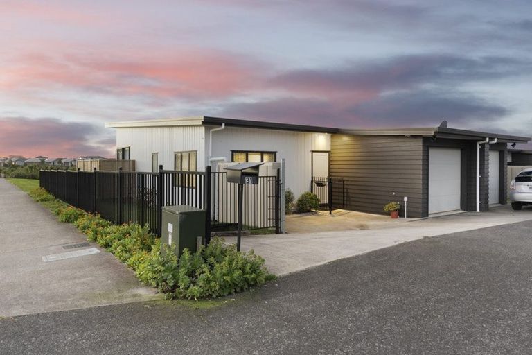 Photo of property in 31 Tuuhura Road, Pukekohe, 2120