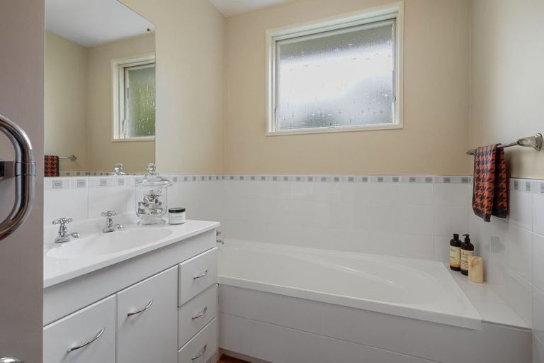 Photo of property in 28 Ambleside Drive, Burnside, Christchurch, 8053