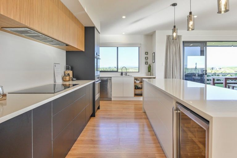 Photo of property in 69a Pirau Road, Fernhill, Napier, 4183