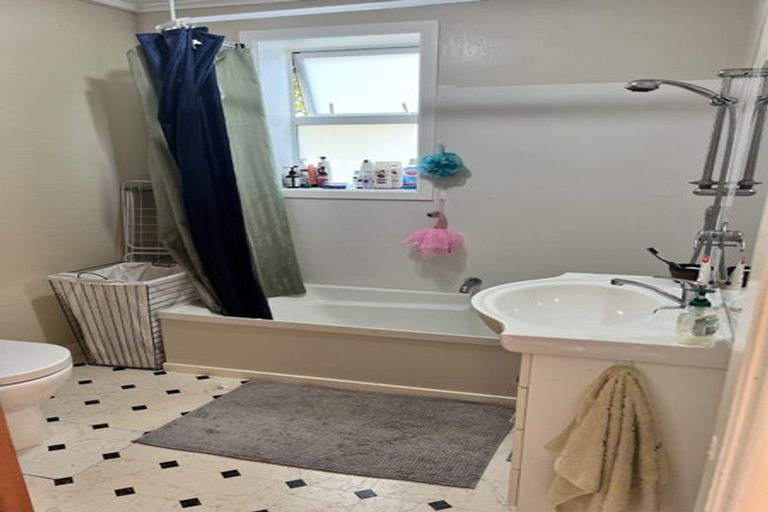 Photo of property in 48 Moana Road, Kelburn, Wellington, 6012