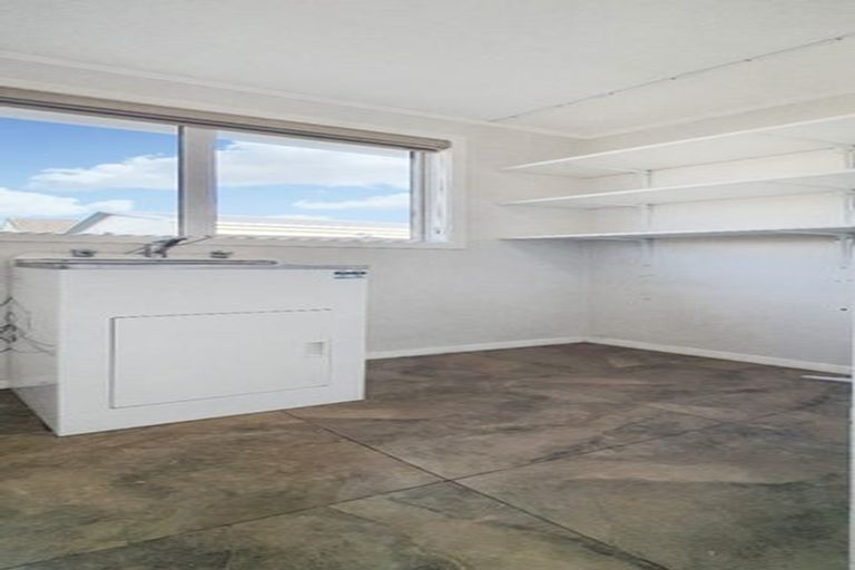 Photo of property in 28 Middlemore Crescent, Papatoetoe, Auckland, 2025