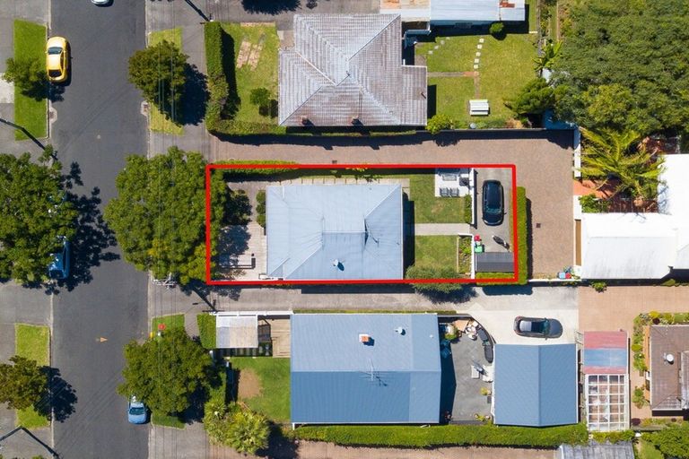 Photo of property in 14 Formby Avenue, Point Chevalier, Auckland, 1022