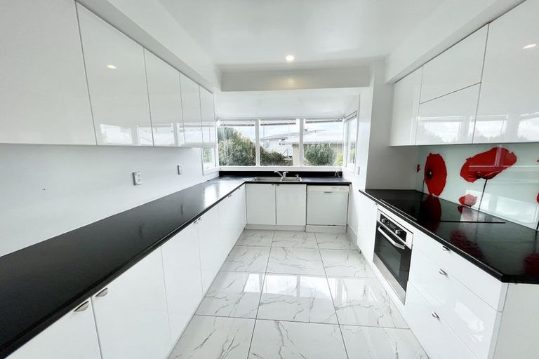 Photo of property in 165 Carlisle Road, Northcross, Auckland, 0632