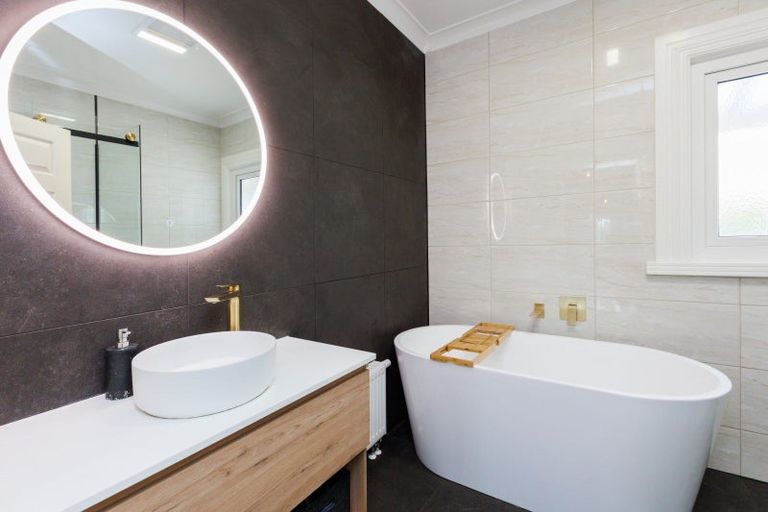 Photo of property in 32 Manson Street, Terrace End, Palmerston North, 4410